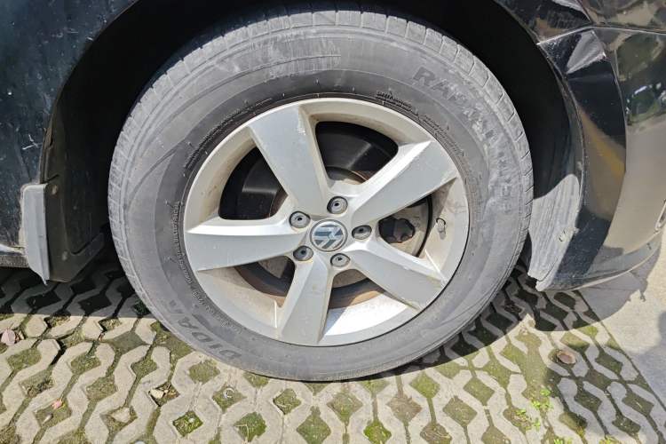 Used Volkswagen Lavida 2013 1.6L Manual Fashion Edition Right Front Wheel Hub