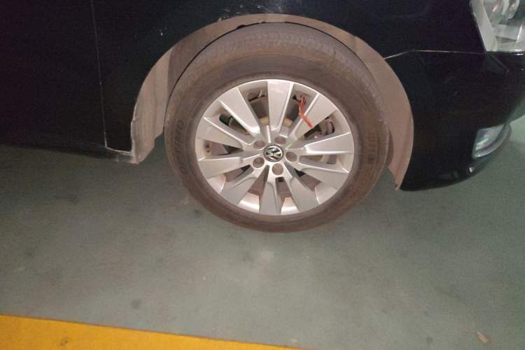 Used Volkswagen Lavida 2013 1.4TSI DSG Comfort Edition Right Front Wheel Hub