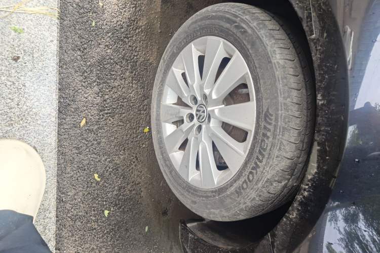 Used Volkswagen Lavida 2013 Restyled Classic 1.6L Automatic Comfort Edition Right Front Wheel Hub