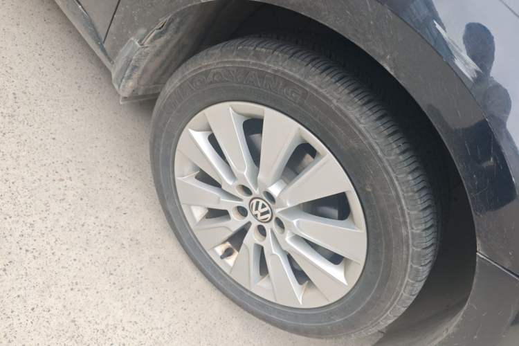 Used Volkswagen Lavida 2013 Restyled Classic 1.6L Automatic Comfort Edition Right Front Wheel Hub