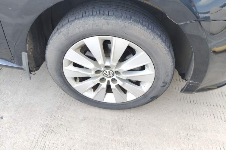 Used Volkswagen Lavida 2013 Restyled Classic 1.6L Automatic Comfort Edition Right Front Wheel Hub