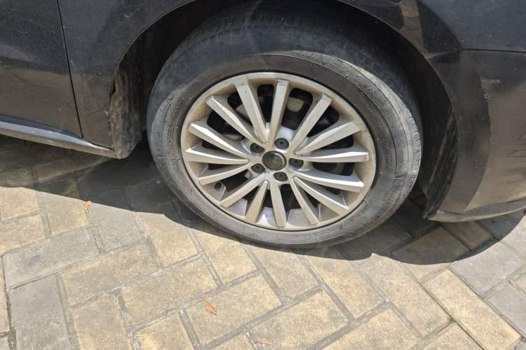 Used Volkswagen Lavida 2013 1.4TSI DSG Comfort Edition Right Front Wheel Hub