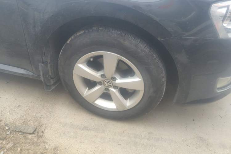 Used Volkswagen Lavida 2013 Revised Classic 1.6L Manual Fashion Edition Right Front Wheel Hub