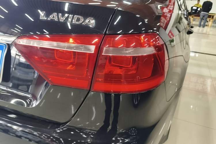 Used Volkswagen Lavida 2013 Revised Classic 1.6L Manual Fashion Edition Right Rear Taillight