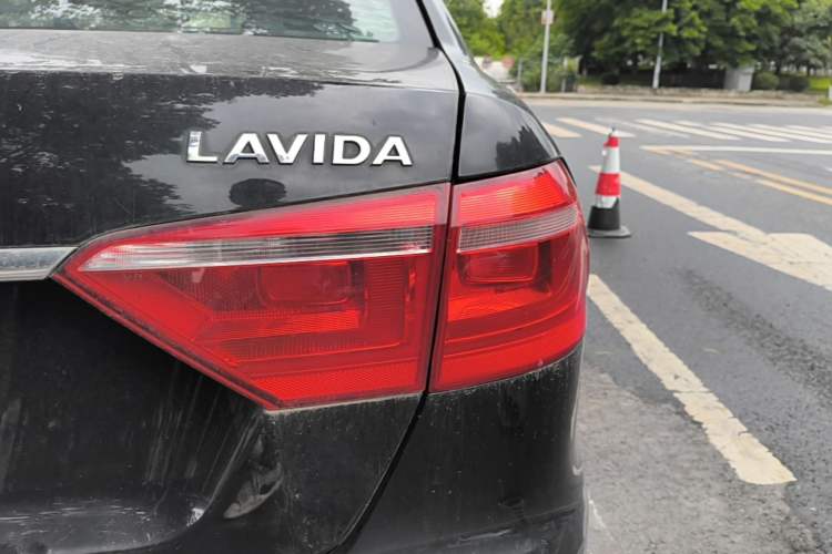 Used Volkswagen Lavida 2013 Revised Classic 1.6L Manual Fashion Edition Right Rear Taillight