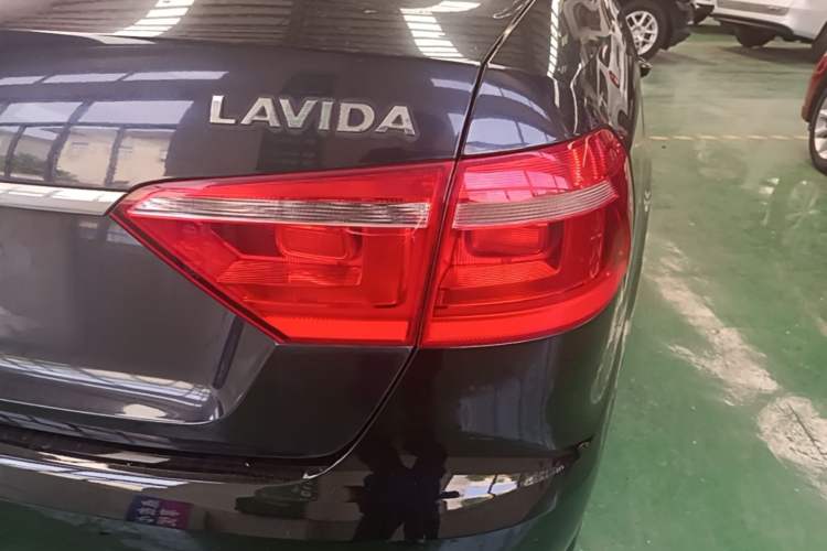 Used Volkswagen Lavida 2013 Revised Classic 1.6L Automatic Fashion Edition Right Rear Taillight