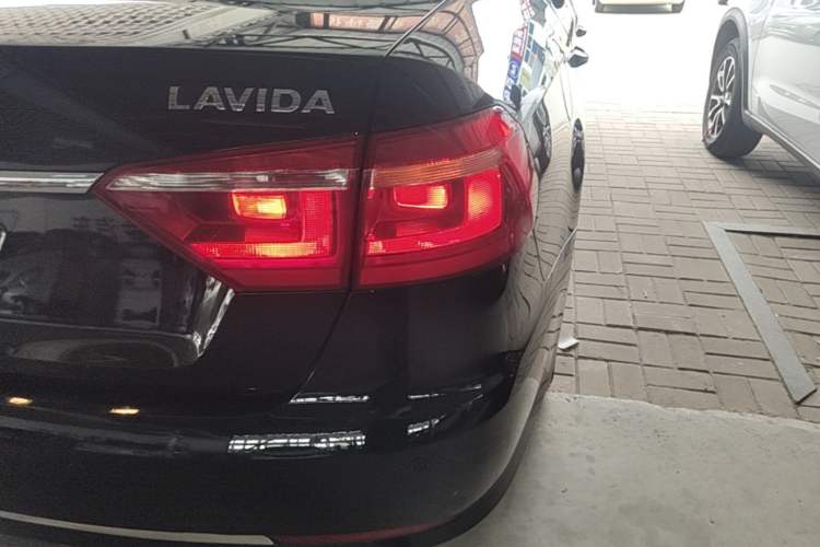 Used Volkswagen Lavida 2013 Revised Classic 1.6L Manual Fashion Edition Right Rear Taillight