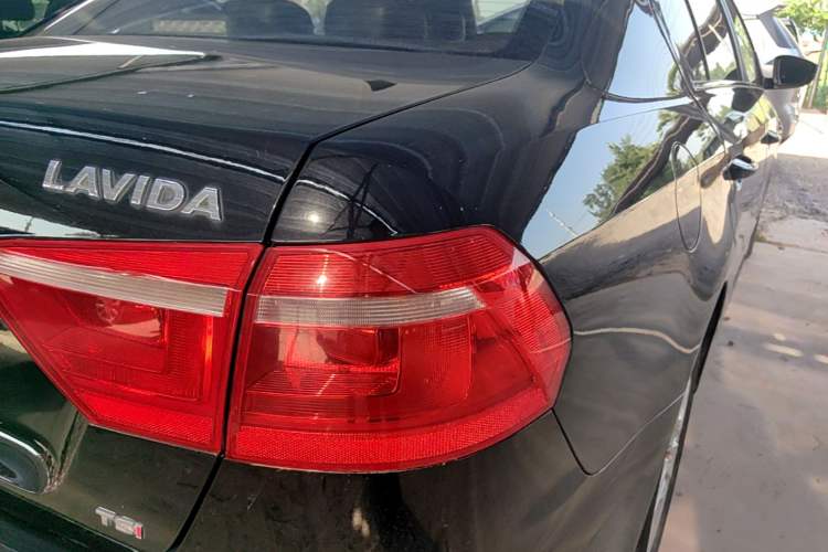 Used Volkswagen Lavida 2013 Revised Version 1.4 TSI DSG Comfort Edition Right Rear Taillight