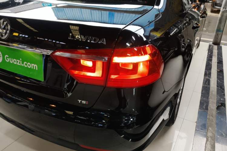 Used Volkswagen Lavida 2013 Revised Version 1.4 TSI DSG Comfort Edition Right Rear Taillight