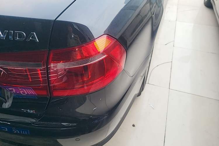 Used Volkswagen Lavida 2013 Revised Version 1.4 TSI Manual Comfort Edition Right Rear Taillight
