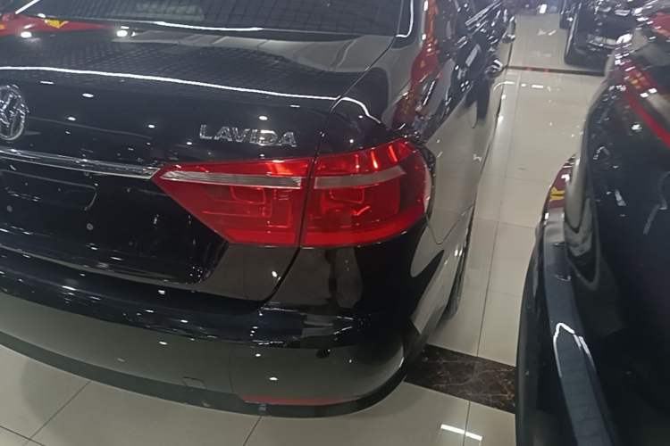 Used Volkswagen Lavida 2013 Restyled Classic 1.6L Manual Comfort Edition Right Rear Taillight