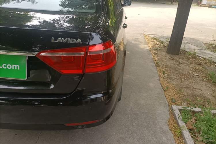 Used Volkswagen Lavida 2013 Revised Classic 1.6L Manual Fashion Edition Right Rear Taillight