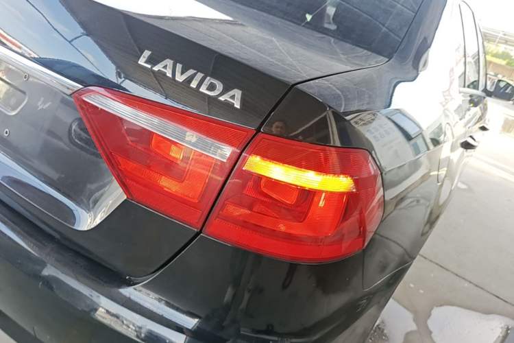 Used Volkswagen Lavida 2013 Revised Classic 1.6L Manual Fashion Edition Right Rear Taillight