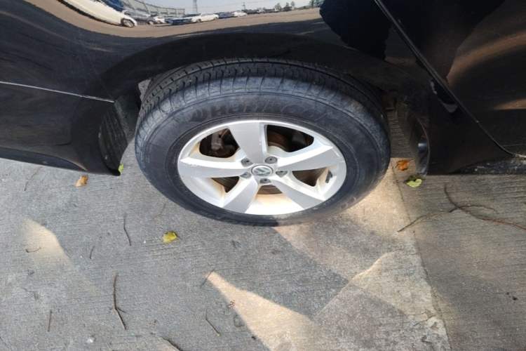 Used Volkswagen Lavida 2013 Revised Classic 1.6L Automatic Fashion Edition Right Rear Wheel Hub