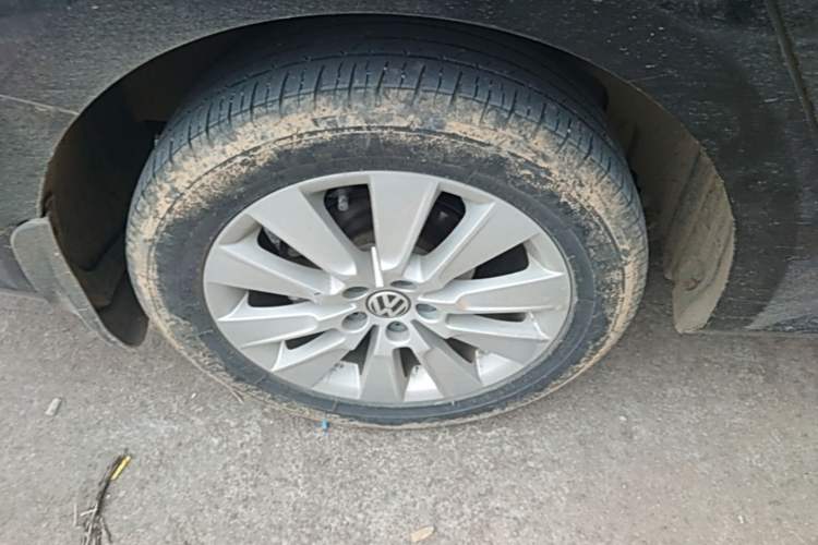 Used Volkswagen Lavida 2013 Restyled Classic 1.6L Automatic Comfort Edition Right Rear Wheel Hub