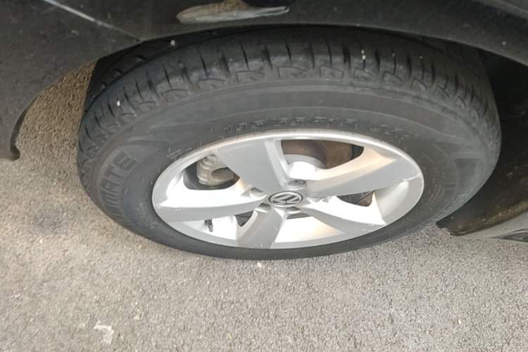 Used Volkswagen Lavida 2013 Revised Classic 1.6L Automatic Fashion Edition Right Rear Wheel Hub