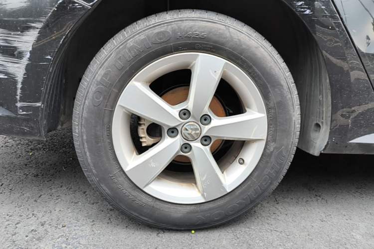 Used Volkswagen Lavida 2013 Revised Classic 1.6L Manual Fashion Edition Right Rear Wheel Hub