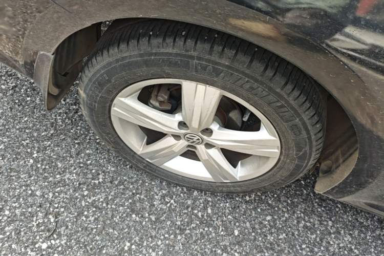Used Volkswagen Lavida 2013 Revised Classic 1.6L Manual Fashion Edition Right Rear Wheel Hub