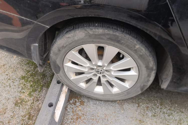 Used Volkswagen Lavida 2013 Restyled Classic 1.6L Manual Comfort Edition Right Rear Wheel Hub