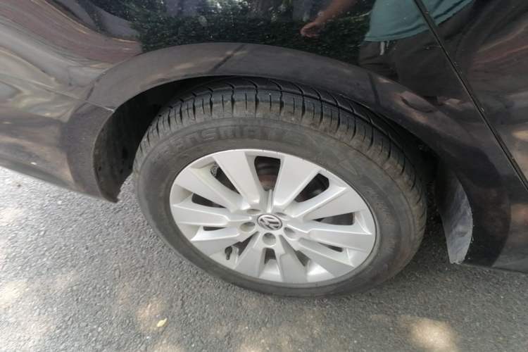 Used Volkswagen Lavida 2013 Restyled Classic 1.6L Automatic Comfort Edition Right Rear Wheel Hub
