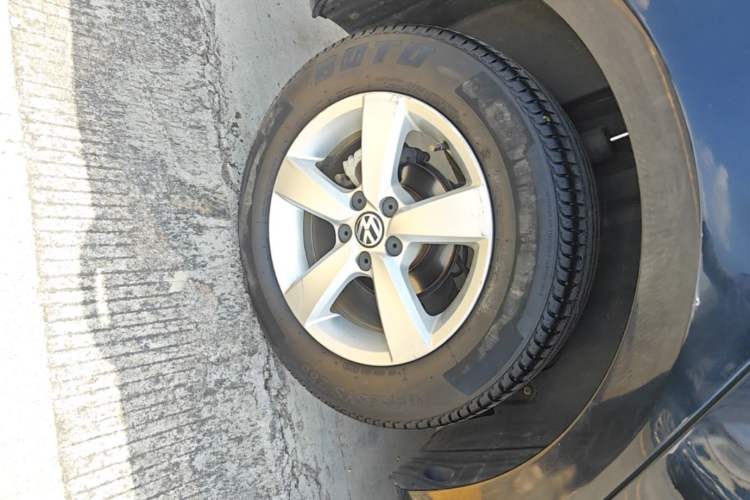 Used Volkswagen Lavida 2013 Revised Classic 1.6L Automatic Fashion Edition Right Rear Wheel Hub