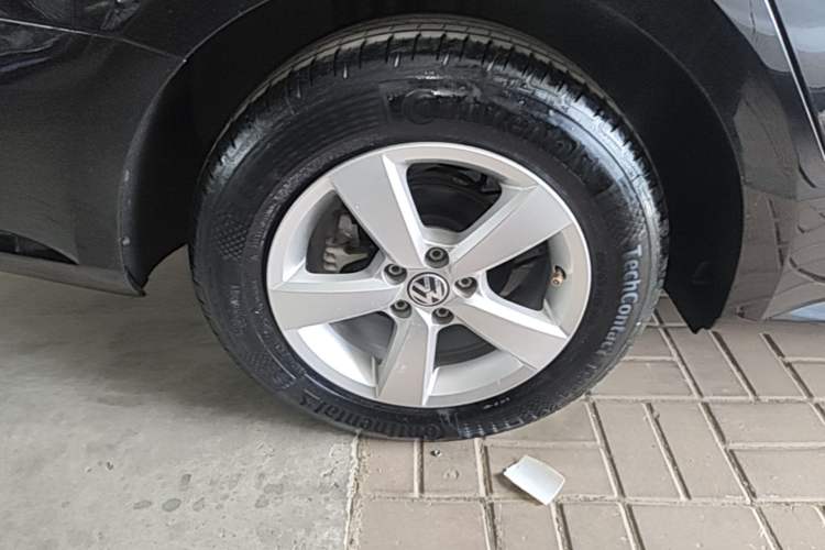 Used Volkswagen Lavida 2013 Revised Classic 1.6L Manual Fashion Edition Right Rear Wheel Hub
