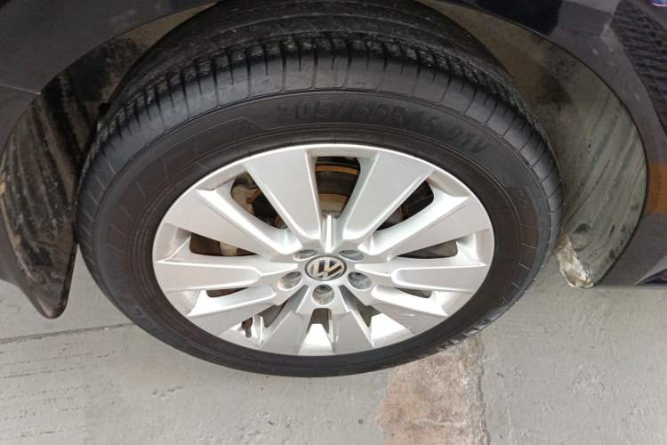 Used Volkswagen Lavida 2013 Restyled Classic 1.6L Automatic Comfort Edition Right Rear Wheel Hub