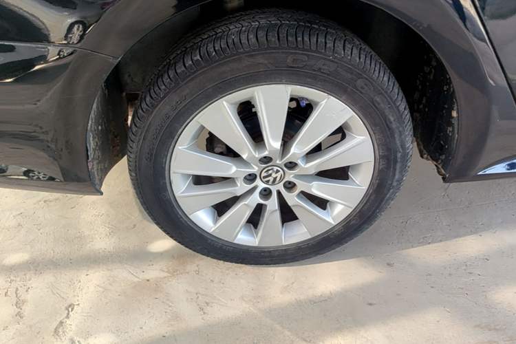 Used Volkswagen Lavida 2013 Revised Version 1.4 TSI DSG Comfort Edition Right Rear Wheel Hub