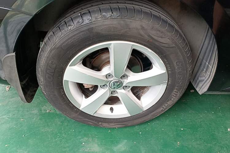 Used Volkswagen Lavida 2013 Revised Classic 1.6L Automatic Fashion Edition Right Rear Wheel Hub