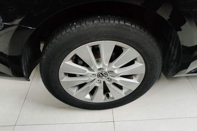 Used Volkswagen Lavida 2013 Revised Version 1.4 TSI DSG Comfort Edition Right Rear Wheel Hub