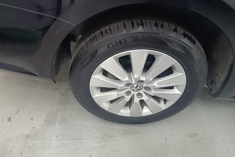 Used Volkswagen Lavida 2013 Restyled Classic 1.6L Automatic Comfort Edition Right Rear Wheel Hub