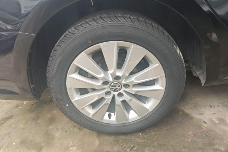 Used Volkswagen Lavida 2013 Restyled Classic 1.6L Automatic Comfort Edition Right Rear Wheel Hub