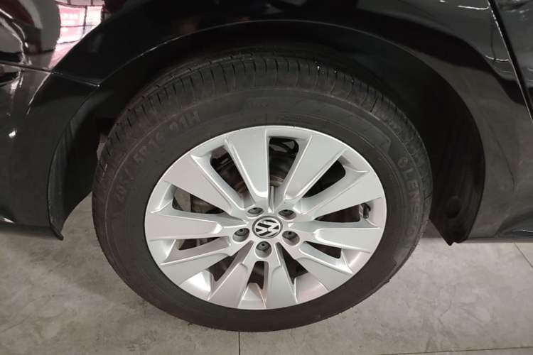 Used Volkswagen Lavida 2013 Restyled Classic 1.6L Automatic Comfort Edition Right Rear Wheel Hub