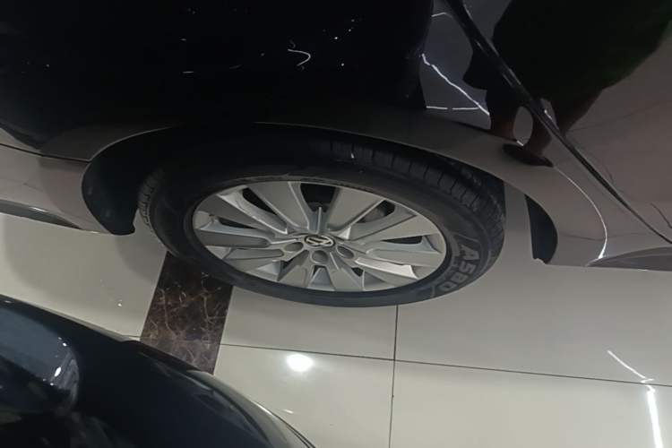 Used Volkswagen Lavida 2013 Restyled Classic 1.6L Manual Comfort Edition Right Rear Wheel Hub