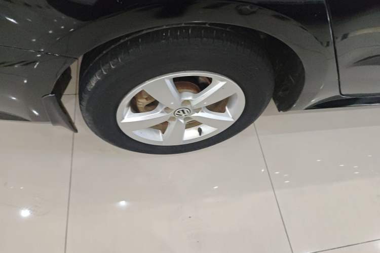 Used Volkswagen Lavida 2013 Revised Classic 1.6L Automatic Fashion Edition Right Rear Wheel Hub