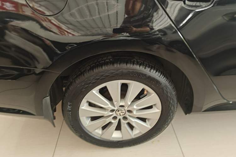 Used Volkswagen Lavida 2013 Restyled Classic 1.6L Automatic Comfort Edition Right Rear Wheel Hub