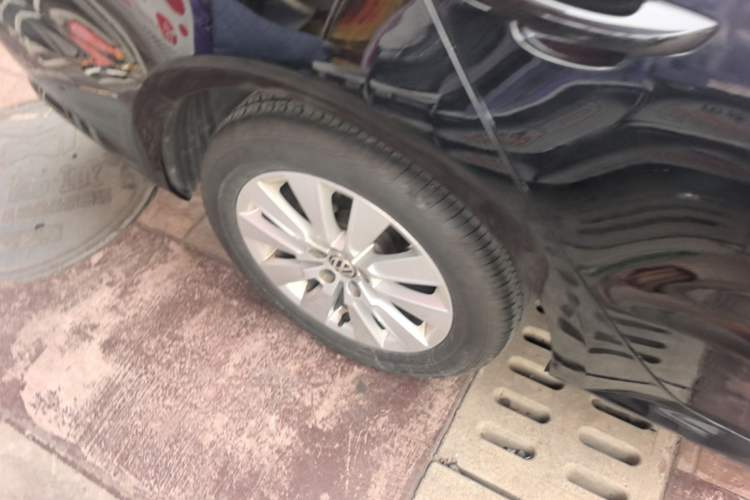 Used Volkswagen Lavida 2013 Restyled Classic 1.6L Automatic Comfort Edition Right Rear Wheel Hub