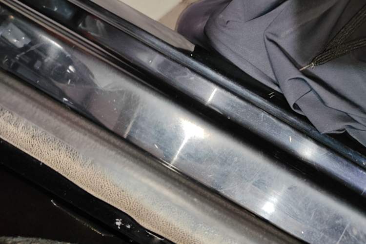 Used Volkswagen Lavida 2013 Revised Classic 1.6L Automatic Fashion Edition Right Side Sill