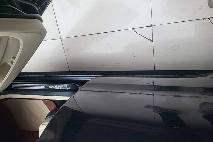 Used Volkswagen Lavida 2013 Revised Version 1.4 TSI Manual Comfort Edition Right Side Sill
