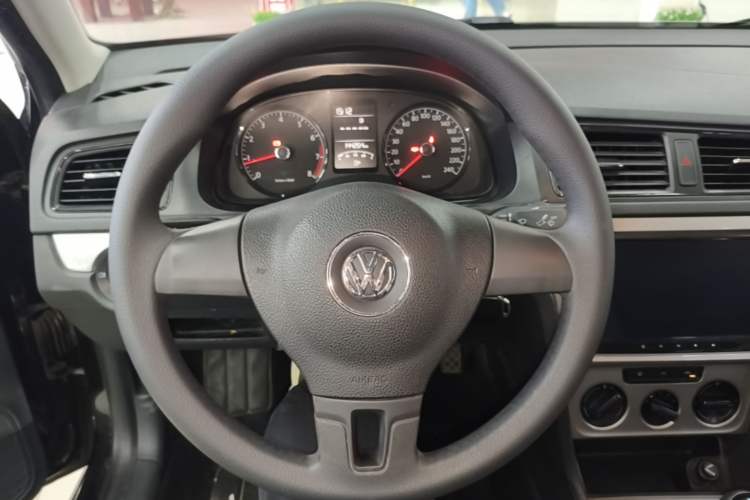 Used Volkswagen Lavida 2013 Revised Classic 1.6L Manual Fashion Edition Steering Wheel