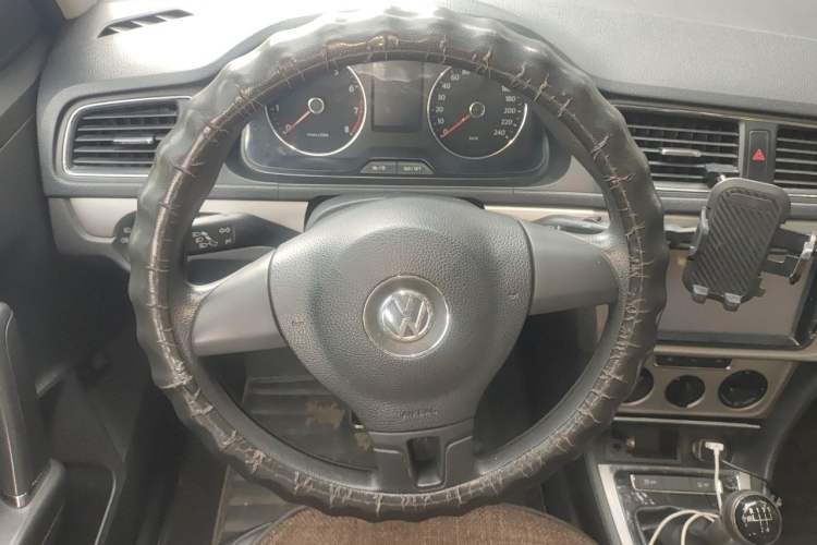 Used Volkswagen Lavida 2013 Restyled Classic 1.6L Manual Comfort Edition Steering Wheel