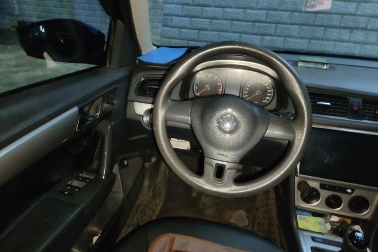 Used Volkswagen Lavida 2013 Revised Classic 1.6L Manual Fashion Edition Steering Wheel