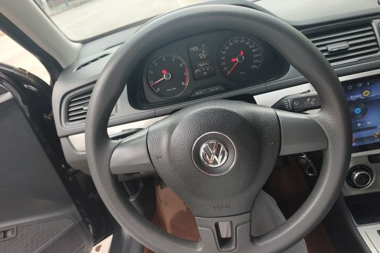 Used Volkswagen Lavida 2013 Revised Classic 1.6L Automatic Fashion Edition Steering Wheel