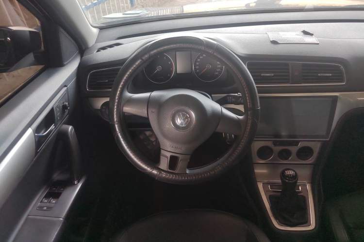 Used Volkswagen Lavida 2013 Restyled Classic 1.6L Manual Comfort Edition Steering Wheel