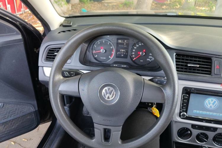 Used Volkswagen Lavida 2013 Revised Classic 1.6L Automatic Fashion Edition Steering Wheel