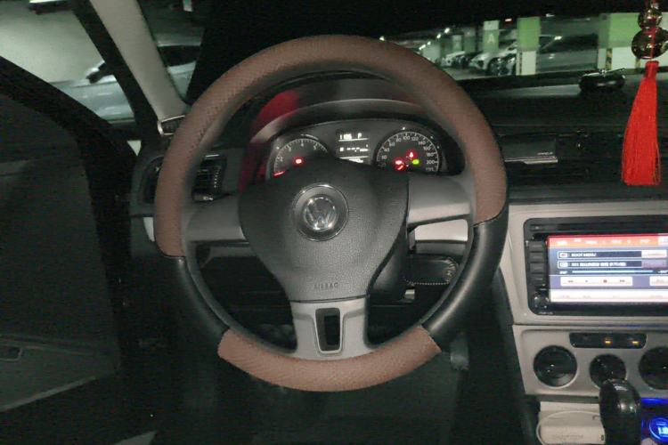 Used Volkswagen Lavida 2013 Revised Classic 1.6L Automatic Fashion Edition Steering Wheel