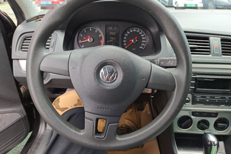 Used Volkswagen Lavida 2013 Revised Classic 1.6L Automatic Fashion Edition Steering Wheel