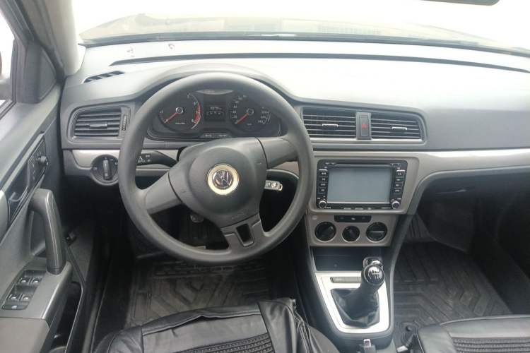 Used Volkswagen Lavida 2013 Revised Classic 1.6L Manual Fashion Edition Steering Wheel