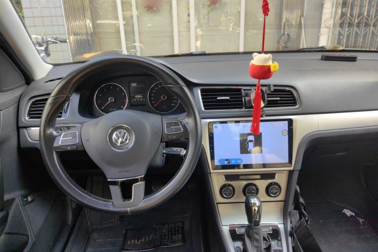 Used Volkswagen Lavida 2013 Revised Version 1.6L Automatic Luxury Edition Steering Wheel