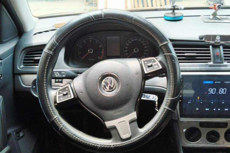 Used Volkswagen Lavida 2013 Revised Classic 1.6L Manual Fashion Edition Steering Wheel